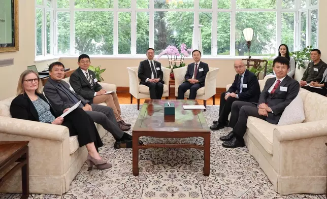 香港賽馬會基金教授席銘謝禮。