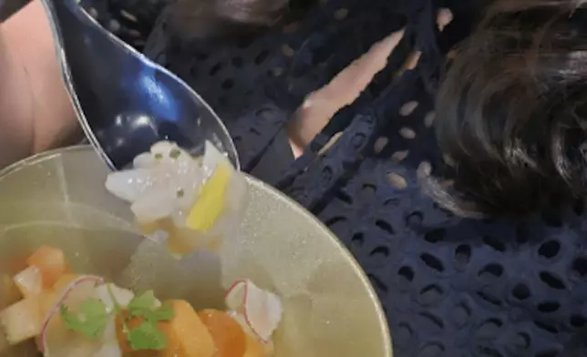 女子上載多張相片，包括自己盛裝出席的造型照。網上圖片