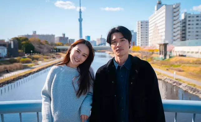 她坦言歌曲靈感來自多年來通靈時聽到的真實愛情故事，希望透過音樂傳遞感情中的起伏與堅持。