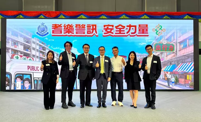 香港律師會的義務律師團隊與委員文嘉豪合照。