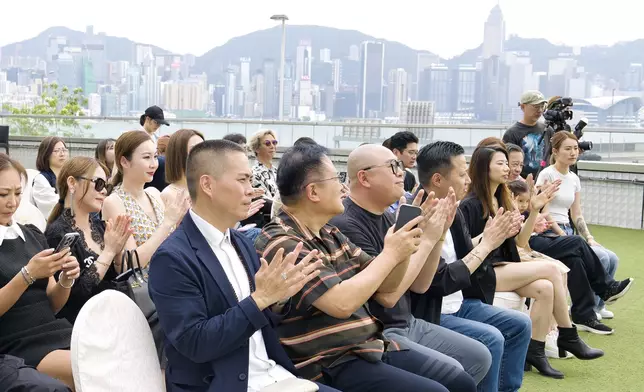 不少好友到場支持。