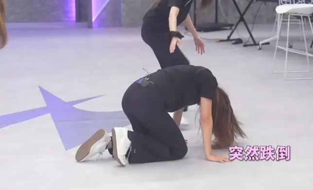 喬美莎在訓練過程中不慎跌倒。