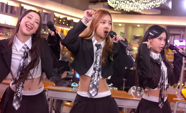 Honey Punch唱咗好多首歌呀。