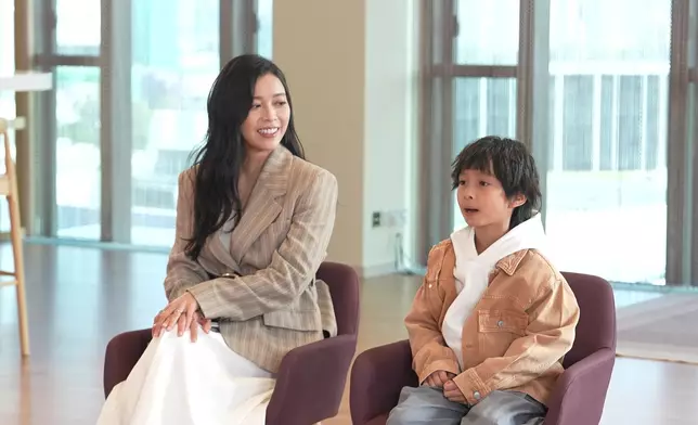 首集登場的「星級母子」，是賴慰玲及8歲囝囝梁進也（也也）。