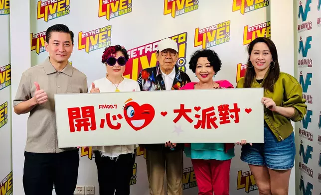 胡楓、陳淑芬接受薛家燕、范振鋒、思敏訪問。
