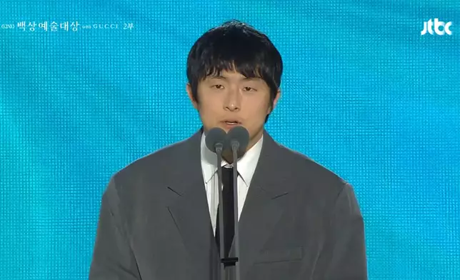 旗安84獲得男子綜藝人獎。影片截圖