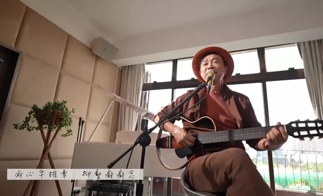 區瑞強獻唱了多首鄭國江老師嘅作品。