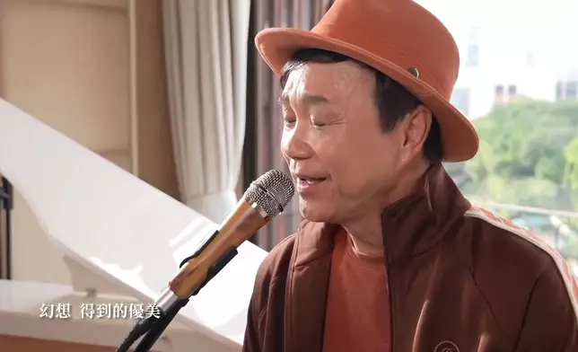 區瑞強獻唱了多首鄭國江老師嘅作品。