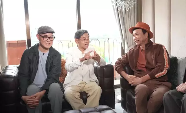 區瑞強獻唱了多首鄭國江老師嘅作品。
