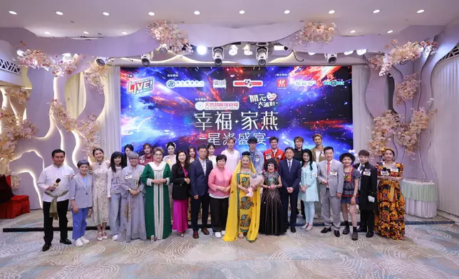 家燕姐與歌手們、新城管理層、贊助商大合照。