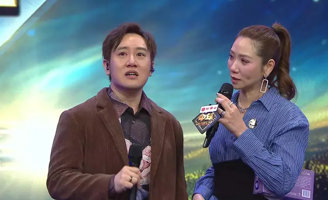 鄭衍峰秘密帶陳父陳母到場，陳旭培感動又驚喜，更走上觀眾席與母親擁抱。