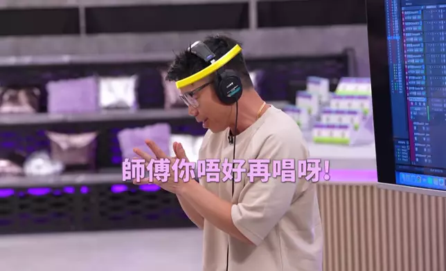 班主任陳奐仁聽完蔡華英唱歌後崩潰。