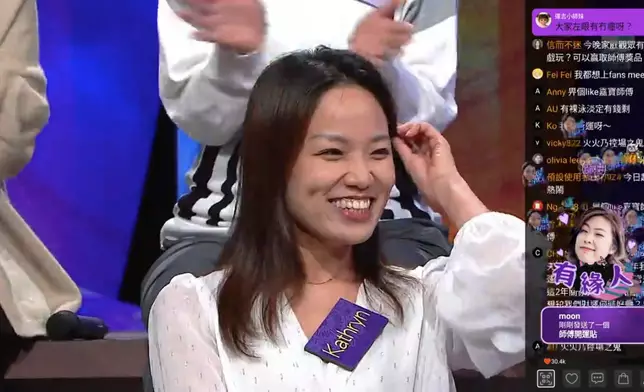 空姐Kathryn眼角有「淚廛」。