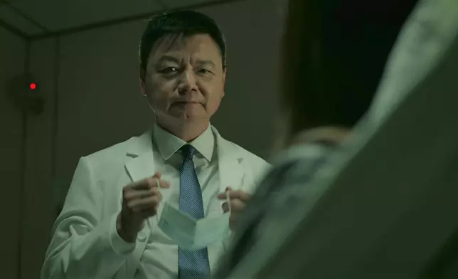 艾威假扮「招Sir」博取梁靖琪信任。