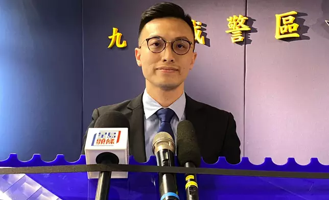 警方九龍城警區重案組第二隊主管高級督察曾嘉俊向傳媒簡報案情。