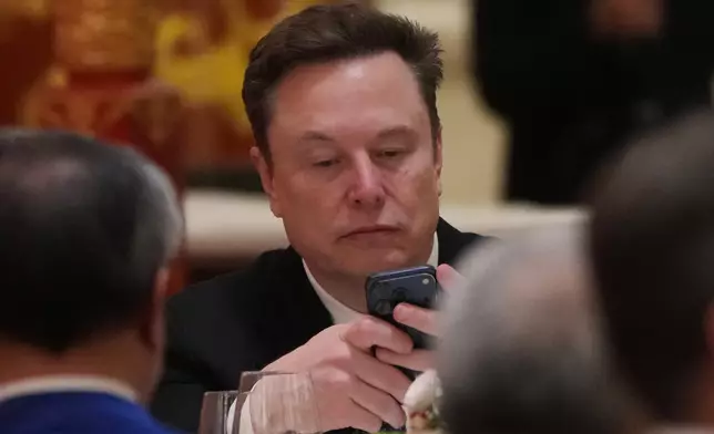 美國總統特朗普訪華期間，隨行的Tesla行政總裁Elon Musk（馬斯克）亦成為焦點。AP圖片