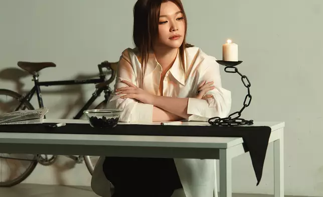 Janees黃洛妍