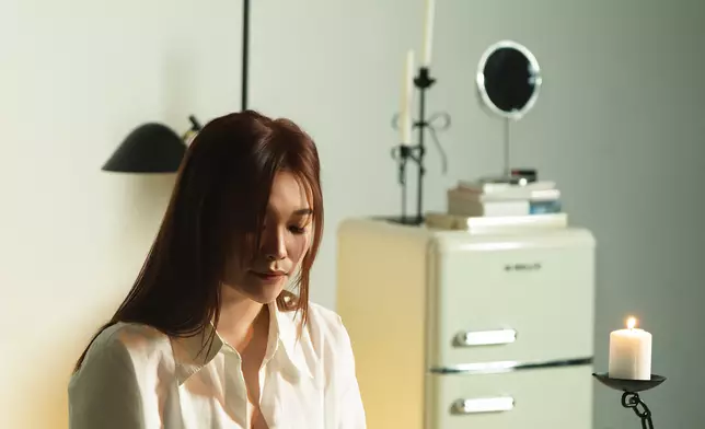Janees黃洛妍