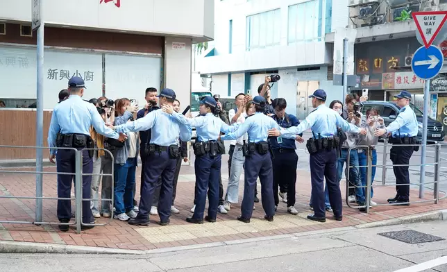 吸引不少市民圍觀。