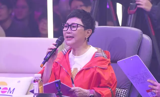 Miss Chan Chan欣喜大讚Carmen（右一）同Hilary（右三）。