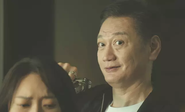 大宇挾持周家怡，滿口歪理的表情相當可憎。