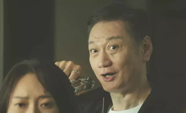 大宇挾持周家怡，滿口歪理的表情相當可憎。