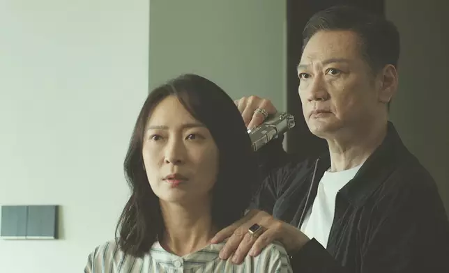 大宇挾持周家怡，滿口歪理的表情相當可憎。