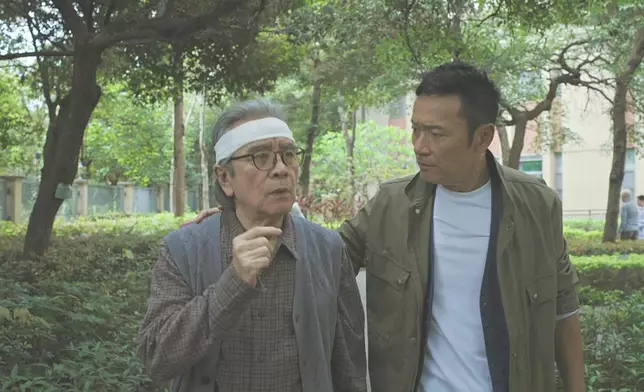姜大衛飾演苗僑偉父親。