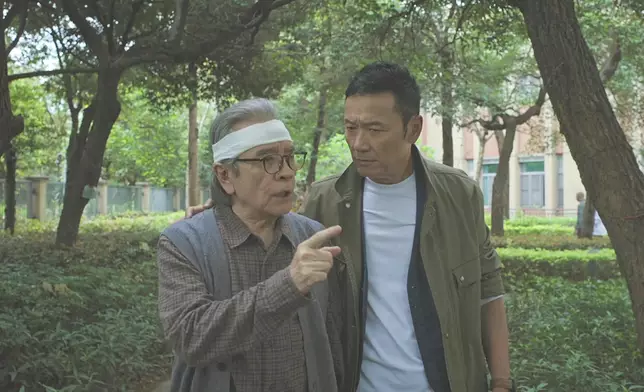 姜大衛飾演苗僑偉父親。