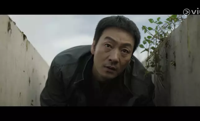 《稻草人》是韓國華城連環殺人案真兇李春宰2019年認罪後，韓國首部以此為藍本製作的電視劇。Viu提供圖片