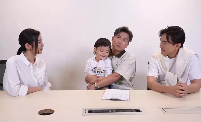 山聰睇完條片感動到不得了，攬住Jaco係咁錫。