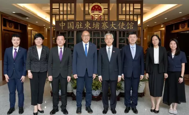 林大輝率團訪問東南亞，並與多國的中國駐當地使館大使交流。理工大學圖片