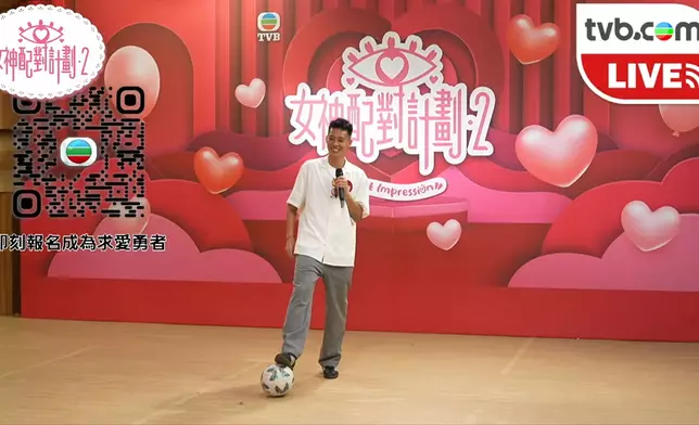 佢表演嘅1分鐘盤球，雖然要邊玩邊回答評審提問，但佢依然完全冇踢過個波落地下，確係勁。
