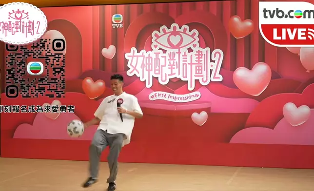 佢表演嘅1分鐘盤球，雖然要邊玩邊回答評審提問，但佢依然完全冇踢過個波落地下，確係勁。