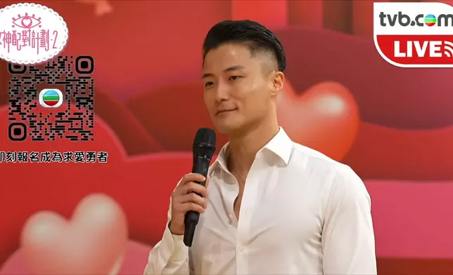 外國返嚟嘅關經翰，自爆睇《古惑仔》學中文，得意。小編覺得佢個樣有啲似鄭伊健同埋方力申。