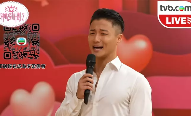 外國返嚟嘅關經翰，自爆睇《古惑仔》學中文，得意。小編覺得佢個樣有啲似鄭伊健同埋方力申。