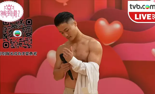 佢真係好大隻，唔單止胸肌堅挺到有坑，手瓜仲要起晒𦟌。