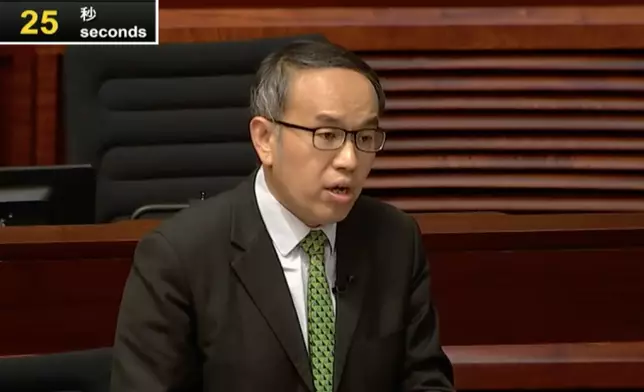 許正宇在立法會上發言。立法會直播截圖