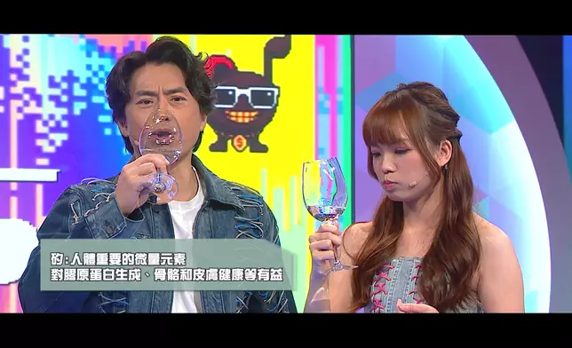 自備優質靚水同三位主持開心Share。