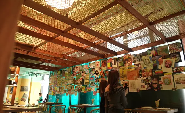小店貼滿泰國海報，提供不少打卡位。