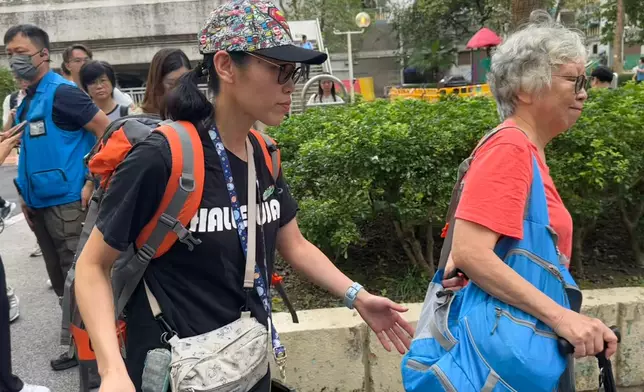 宏仁閣胡小姐 。巴士的報記者攝