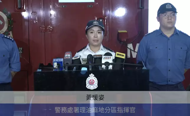 消防處助理消防區長曹廣慈、消防處高級救護主任崔銘然和警務處署理油麻地分區指揮官黃媛姿交代佐敦二級火警詳情。FB視頻截圖