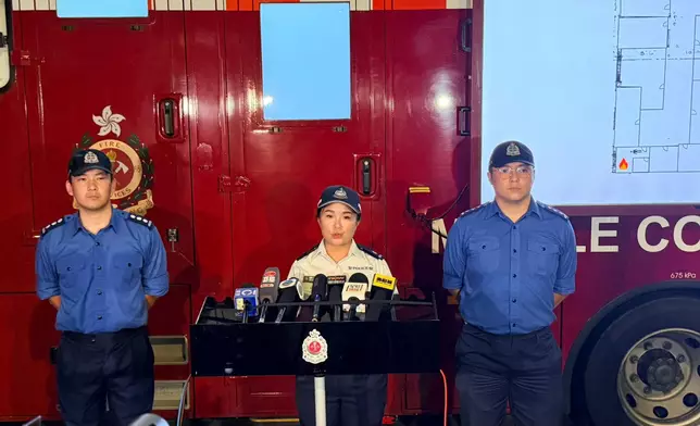 消防處助理消防區長曹廣慈、消防處高級救護主任崔銘然和警務處署理油麻地分區指揮官黃媛姿交代佐敦二級火警詳情。