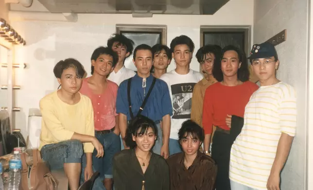 1987年Beyond與Outsider (主要成員是Beyond演出助理)