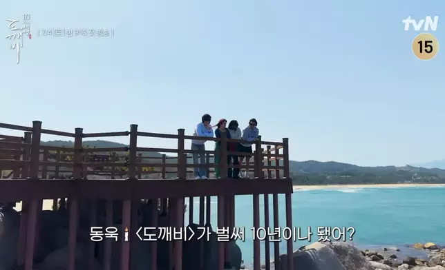 四位主演再度合體。影片截圖