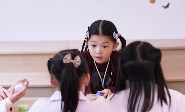 小豬比全程都表現得好在意每一個「學生」。