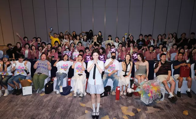 她感恩粉絲二十多年陪伴：「我的勇氣一直都是你們給予的。」