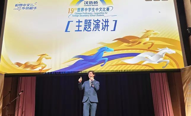 高明昊在比賽中的精彩演講，圖片來源：羅馬大學孔子學院
