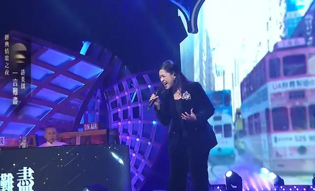美琪投入演唱，但最尾一粒走失準，張佳添緊張到用手示意她降Key。