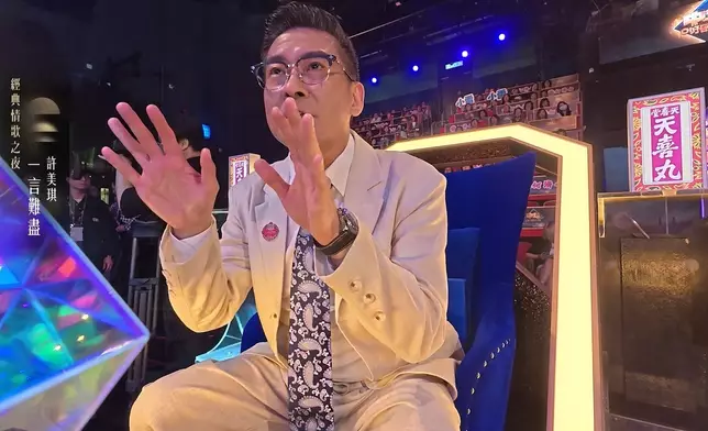 美琪投入演唱，但最尾一粒走失準，張佳添緊張到用手示意她降Key。